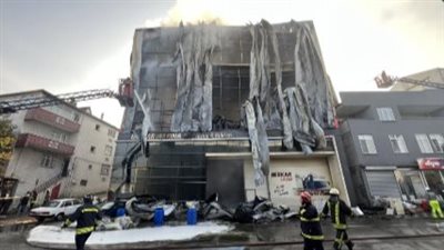 مصرع وإصابة 11 شخصًا في حريق بمصنع للعطور بتركيا