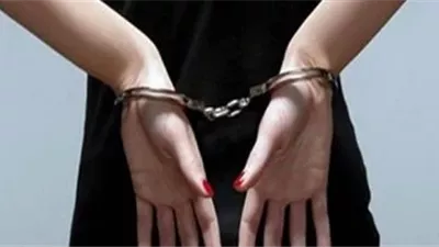 القبض على المتهمة بسرقة 2000 دولار و70 ألف جنيه من طيار بالنزهة