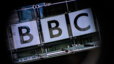 بعد أزمتها مع ترامب.. وزيرة الثقافة البريطانية: على الـ BBC الاعتذار لـ الرئيس الأمريكي