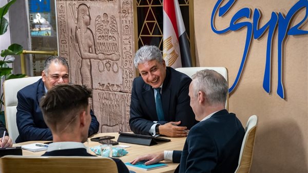  وزير السياحة والآثار