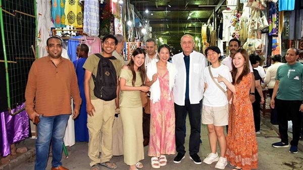 جولة ليلية بالسوق