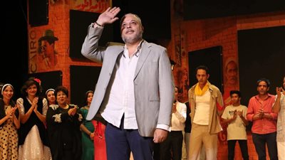 تامر عبد المنعم يعيد الجمهور إلى المسرح بـ نوستالجيا 80-90