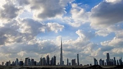 الطقس في الإمارات.. أجواء مغبرة وأمطار خفيفة متوقعة على السواحل الغربية