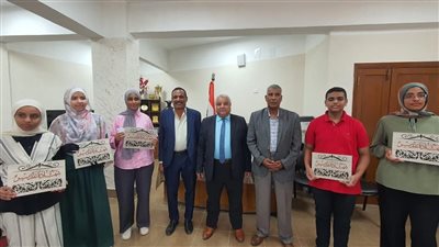 وكيل تعليم الأقصر يكرم أوائل الشهادة الإعدادية بعد إعلان نتيجة التظلمات