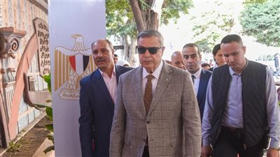 محافظ الإسكندرية يدلي بصوته الانتخابي في أول يوم بالمرحلة الأولى