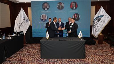 موانئ البحر الأحمر توقع مذكرة تفاهم مع الجسر العربي للملاحة لإنشاء ترسانة لبناء السفن بميناء سفاجا الكبير