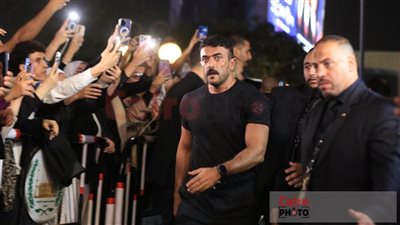 أحمد العوضي وعماد زيادة وتايسون وصبري نخنوخ يقدمون العزاء لـ محمد رمضان في والده