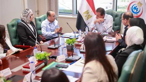 اجتماع وزير الصحة