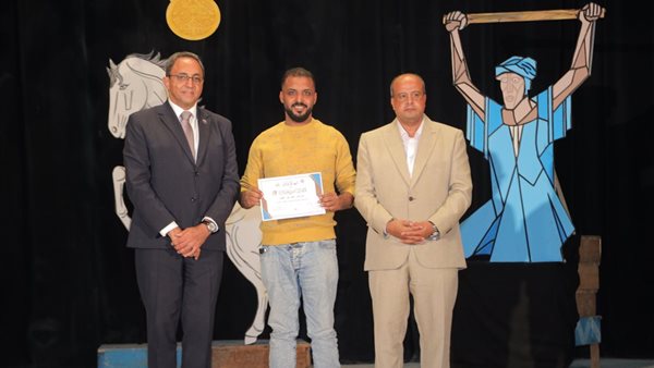 تكريم مدير مكتب القاهرة