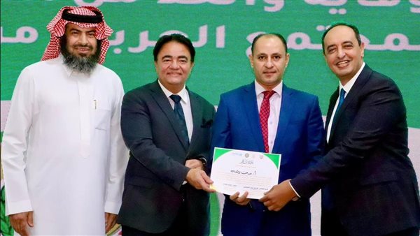 تكريم مدحت وهبه