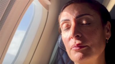 منى عراقي تكشف أعراض مرضها المناعي: رجلي وكتفي وقفوا في يوم واحد