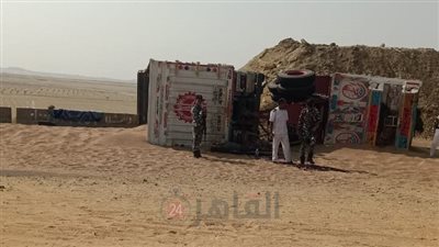 انقلاب سيارة نقل محملة بالقمح بطريق القاهرة - أسيوط الصحراوي الغربي