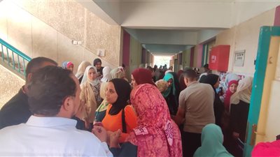 زحام أمام لجان قرية شطورة في انتخابات مجلس النواب بسوهاج | صور