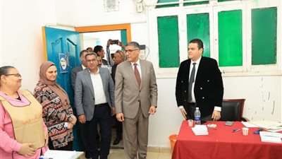 محافظ الجيزة يتابع سير انتخابات مجلس النواب ميدانيًا بالمقار الانتخابية بأحياء الدقي والعجوزة