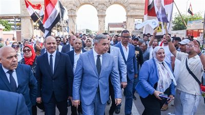 للاطمئنان على سير العملية الانتخابية.. محافظ الإسكندرية يجري جولة تفقدية بعدد من اللجان 