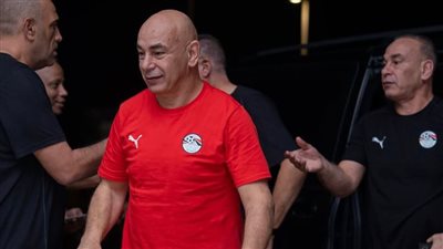 وصول لاعبي منتخب مصر وجهازه الفني إلى مقر معسكره بالإمارات | صور