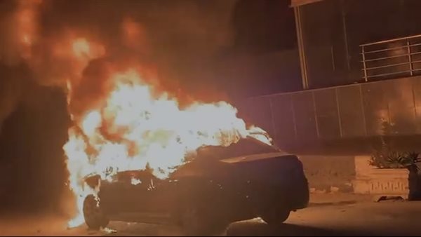 تفحم سيارة على محور