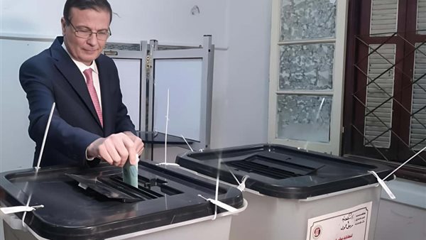  وزير الزراعة يدلي