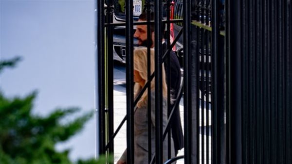 الشرع يدخل البيت