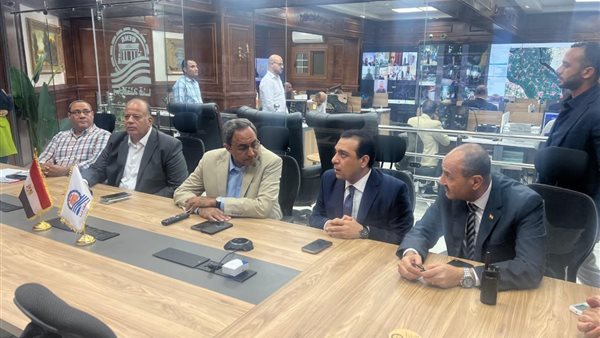 محافظ قنا يتابع غلق