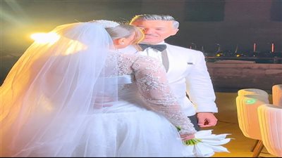 هايدي موسى تهدي زوجها محمد غانم أغنية في حفل زفافهما | خاص