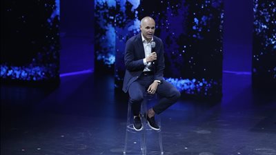 إنيستا يواجه اتهامات بالاحتيال في بيرو بسبب فعاليات فاشلة.. وشركته تنفي كل الاتهامات