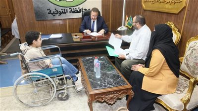 محافظ المنوفية يواصل لقاءاته بالمواطنين ويوجه بصرف مساعدات مالية وعينية للحالات الإنسانية