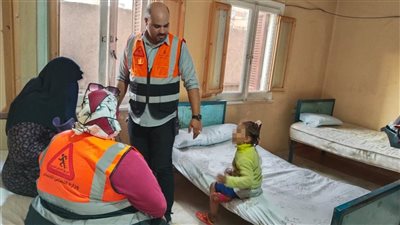 التضامن تنقذ أسرة بلا مأوى في القاهرة.. وتنقلها بشكل مؤقت لدار رعاية