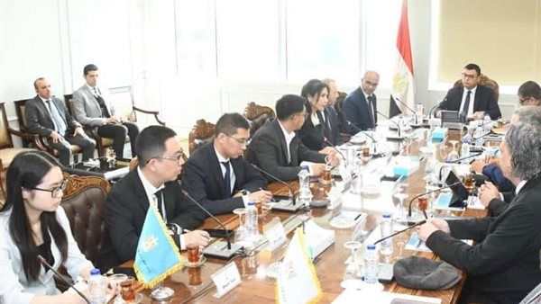 خلال الاجتماع