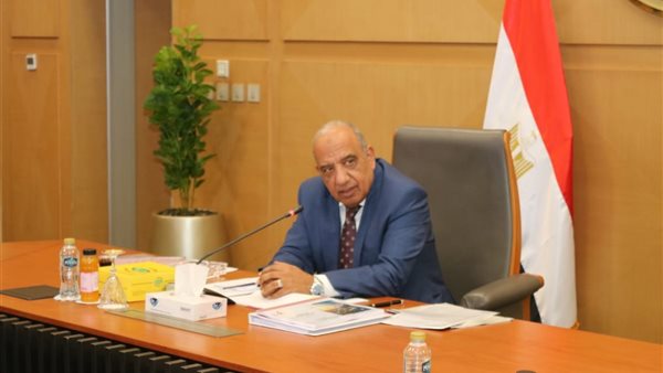 وزير الكهرباء خلال