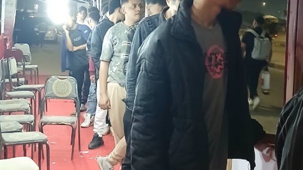 توافد كثيف للشباب