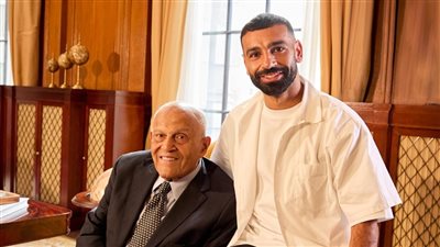 إهداء للأجيال القادمة من ڤودافون مصر.. لقاء تاريخي يجمع بين مجدي يعقوب ومحمد صلاح