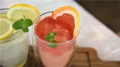 خبراء يحذرون: الإفراط في تناول المشروبات الخالية من السكر قد يهدد القلب ويؤثر على الوزن والهضم