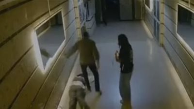 تصالح الفتاة المعتدى عليها بالضرب من قبل والدها في مدخل عقار بجسر السويس 