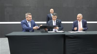 توقيع عقد إدارة وتشغيل خط القطار الكهربائي السريع السخنة – مطروح لمدة 15 عامًا