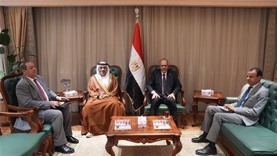 وزير العمل يبحث مع السفير الإماراتي تعزيز التعاون في مجالات التدريب وتنقل الأيدي العاملة