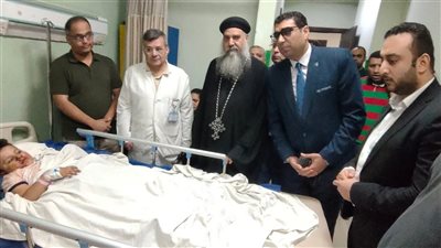 نائب محافظ الأقصر والسكرتير المساعد يزوران مصابي حادث طريق إسنا الصحراوي الغربي تنفيذًا لتوجيهات المحافظ