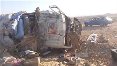 كانوا رايحين الدير.. التفاصيل الكاملة لتصادم تريلا بميكروباص بسبب السرعة الزائدة في الأقصر 