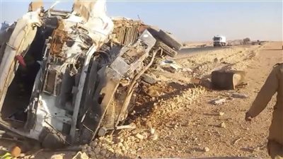 التريلا هرست الميكروباص.. وفاة الحالة التاسعة في حادث تصادم إسنا بينهم 3 من أسرة واحدة وقائدي المركبتين