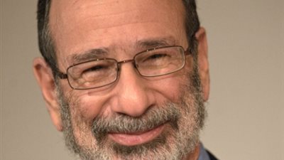 ألفين روث الحاصل على جائزة نوبل: أتطلع لزيارة المتحف المصري الكبير والأهرامات اليوم