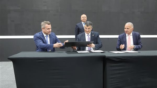 خلال التوقيع