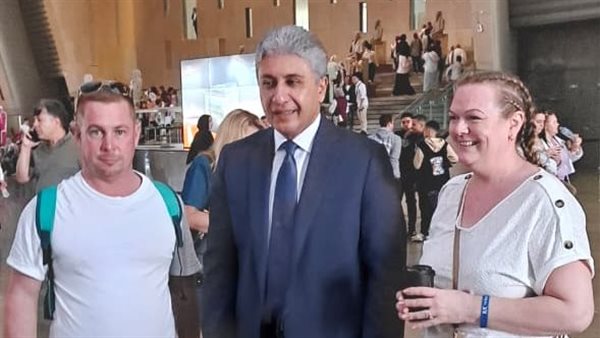 وزير السياحة 