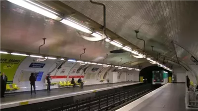 الشرطة الفرنسية تقتل رجلا مسلحا بسكين بعد إخلاء محطة قطار مونبارناس في باريس