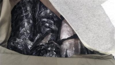 أقراص الحفلات الصاخبة.. جمارك مطار القاهرة تضبط راكبين بحوزتهما 20 كيلوجراما من مخدر MDMA