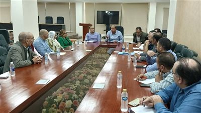 رئيس مدينة العبور بالقليوبية يشدد على أصحاب وحدات ومحلات سنتر بالالتزام الكامل باشتراطات الدفاع المدني