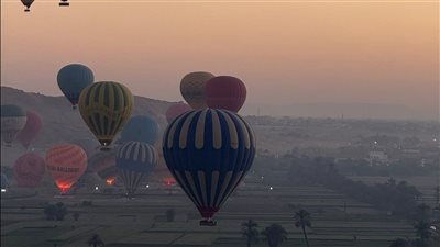 عودة رحلات البالون الطائر بالأقصر بعد توقف يومين بسبب سوء الطقس