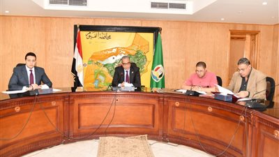 محافظ الفيوم يؤكد ضرورة تسريع وتيرة العمل بملف التصالح 