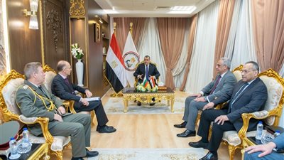 وزير الإنتاج الحربي يستقبل سفير بلغاريا بالقاهرة: تنظيم معرض إيديكس يتم في إطار جهود وطنية مخلصة