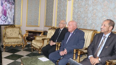 نقيب المعلمين يفتتح الدورة التدريبية المتخصصة في تنمية مهارات التحليل الاستراتيجي لمعلمي الإسكندرية