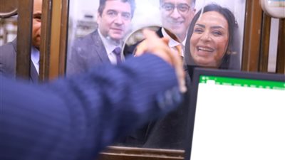 وزيرة التضامن تزور المقر الرئيسي لبنك ناصر.. وتتفقد سير العمل